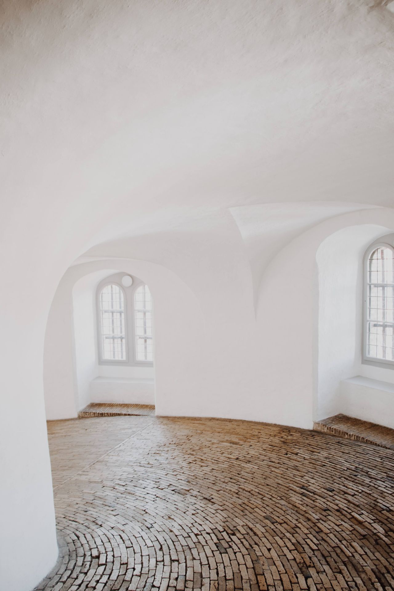 Een ronde muur, kolom of nis afwerken: zo pak je die lastige plek aan
